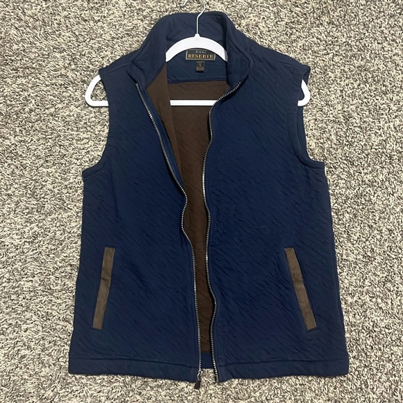 Jos A. Bank RESERVE vest - Picture 1 of 4